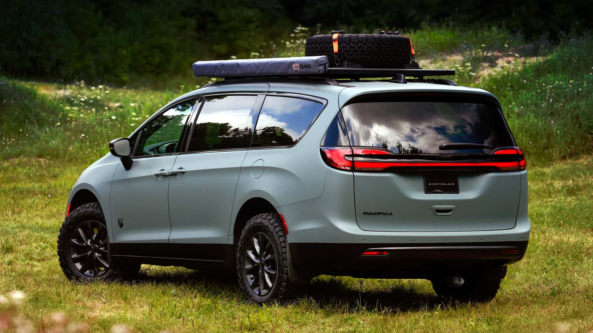 Chrysler Pacifica Grizzly Peak Side View Chrysler Pacifica Grizzly Peak Side View