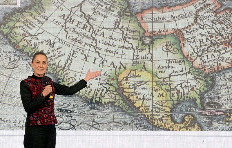 Claudia Sheinbaum mit einer historischen Karte von Mexiko Claudia Sheinbaum mit einer historischen Karte von Mexiko