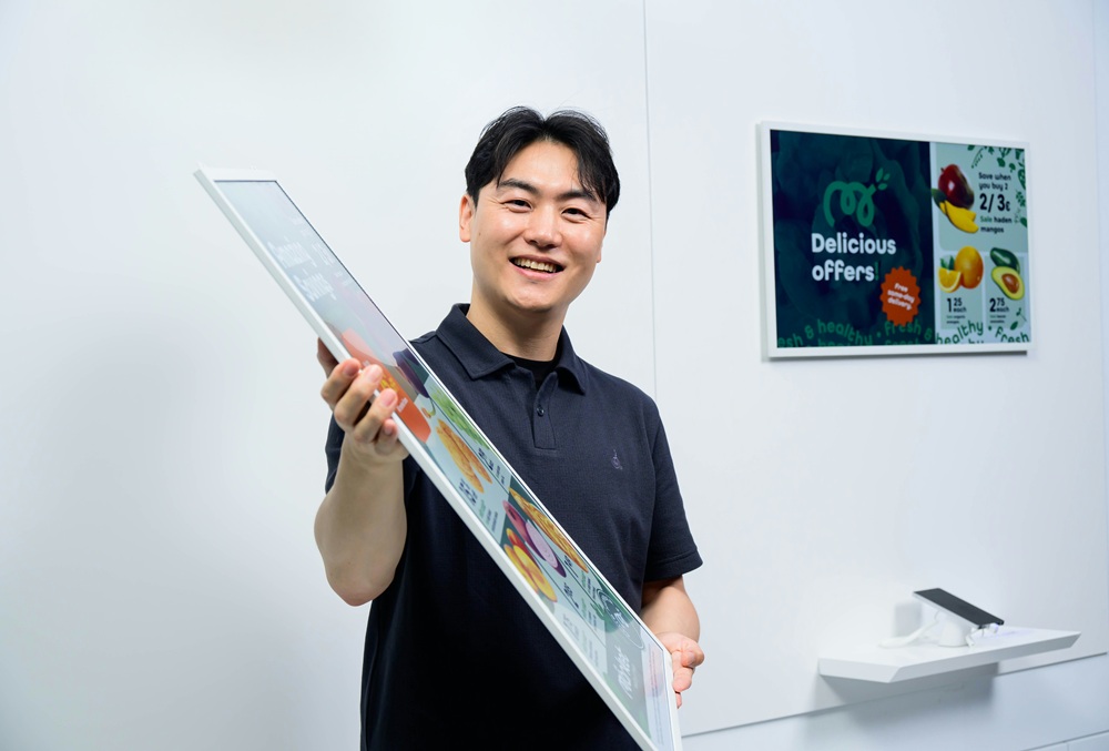 Samsung Colour E-Paper Samsung Colour E-Paper, ultra-dünnes Display mit einem Gewicht von 2,5 kg