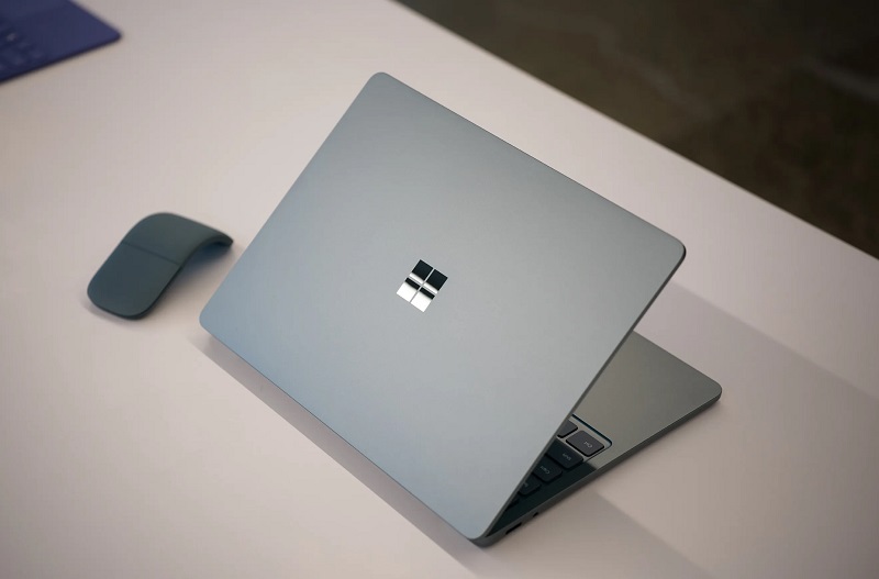 Abbildung des Surface Laptop 13 in verschiedenen Farben