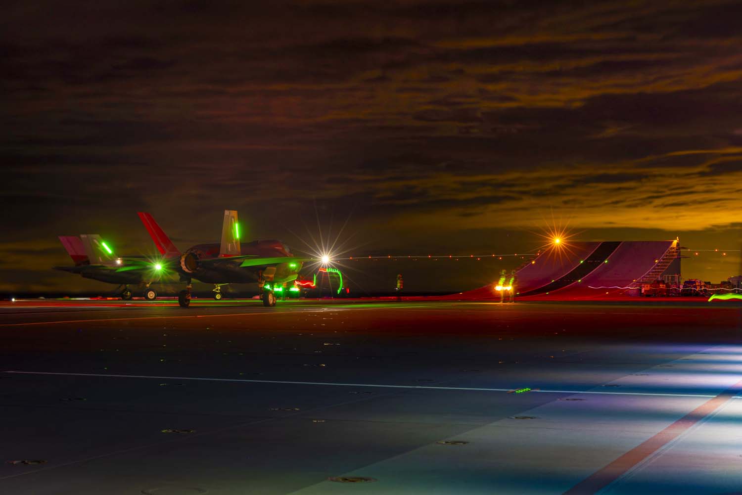 Der Flaggschiff-Flugzeugträger HMS Queen Elizabeth, der mit F-35 Lightning II-Kampfflugzeugen der fünften Generation bestückt ist, hat vor der norwegischen Küste erfolgreich eine Reihe von simulierten Einsätzen durchgeführt-2