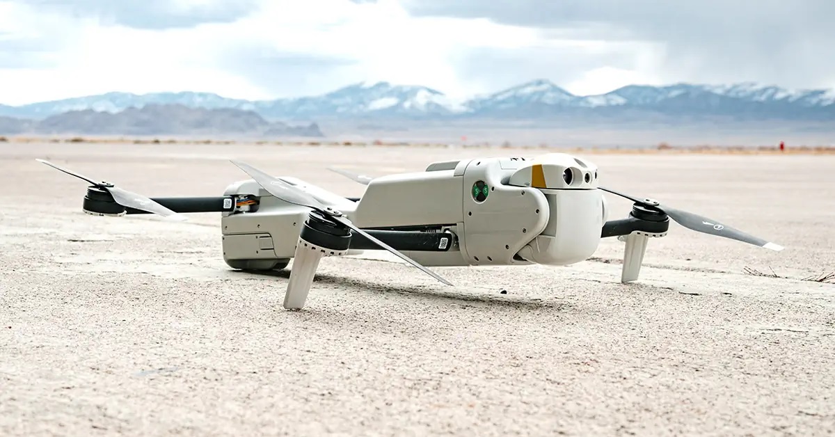 Teledyne FLIR Defence hat die Rogue 1 vorgestellt, eine Hightech-Drohne, die mit einem innovativen System zur Vermeidung von Explosionen ausgestattet ist. Teledyne FLIR Defence hat die Rogue 1 vorgestellt, eine Hightech-Drohne, die mit einem innovativen System zur Vermeidung von Explosionen ausgestattet ist.
