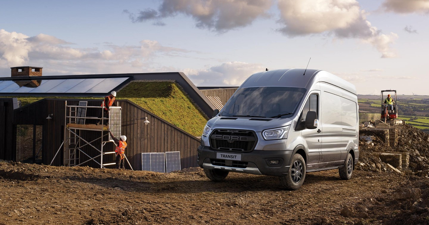 Ford Transit Trail in der Landschaft Ford Transit Trail in der Landschaft