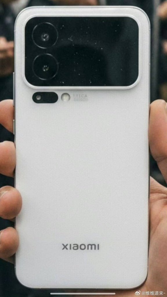 Hochwertige Fotos des Xiaomi 16 Pro Max sind im Internet aufgetaucht - kommt der zusätzliche Bildschirm zurück?-3 Die Rückseite des Xiaomi 16 Pro Max