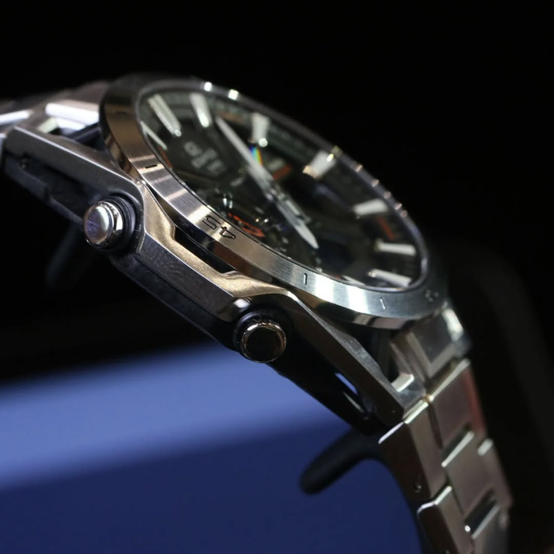 Casio-Uhr mit internen Komponenten Casio-Uhr mit internen Komponenten