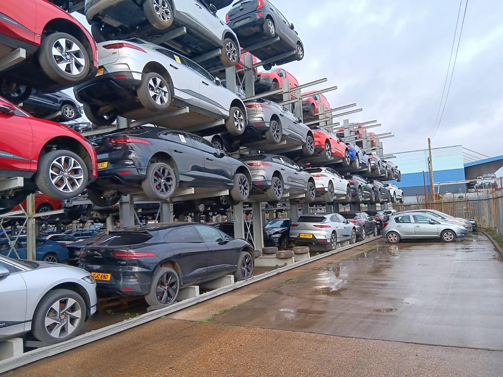 Jaguar I-Pace, zur Entsorgung bereit Jaguar I-Pace, zur Entsorgung bereit