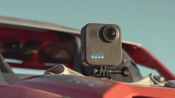 GoPro Max (2025) auf einem Auto