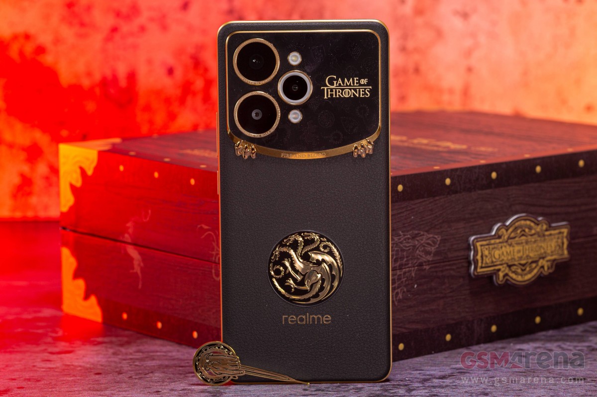 Smartphone Realme 15 Pro mit dem Logo des Hauses Targaryen