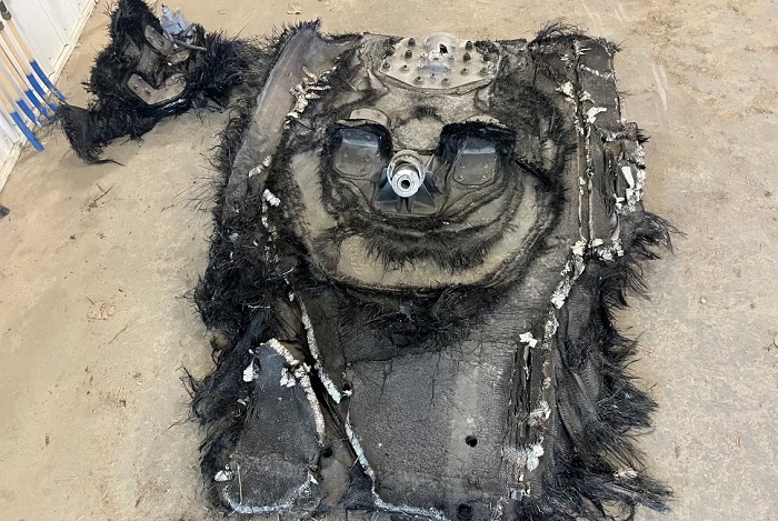 "Geschenk" vom Himmel: Ein kanadischer Bauer fand auf seinem Feld ein 40 Kilogramm schweres Stück Weltraumschrott - vermutlich das Wrack einer SpaceX-Rakete-2 "Geschenk" vom Himmel: Ein kanadischer Bauer fand auf seinem Feld ein 40 Kilogramm schweres Stück Weltraumschrott - vermutlich das Wrack einer SpaceX-Rakete-2