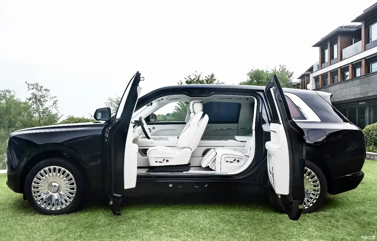 Vorderansicht des Dreame SUV und Kühlergrill