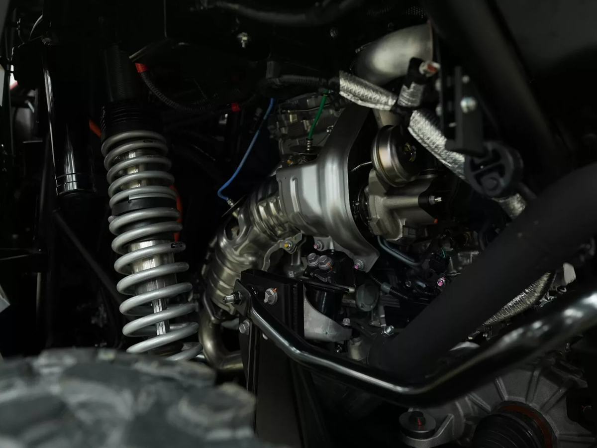 Pixel-Tarnung und Dach des Scion 01