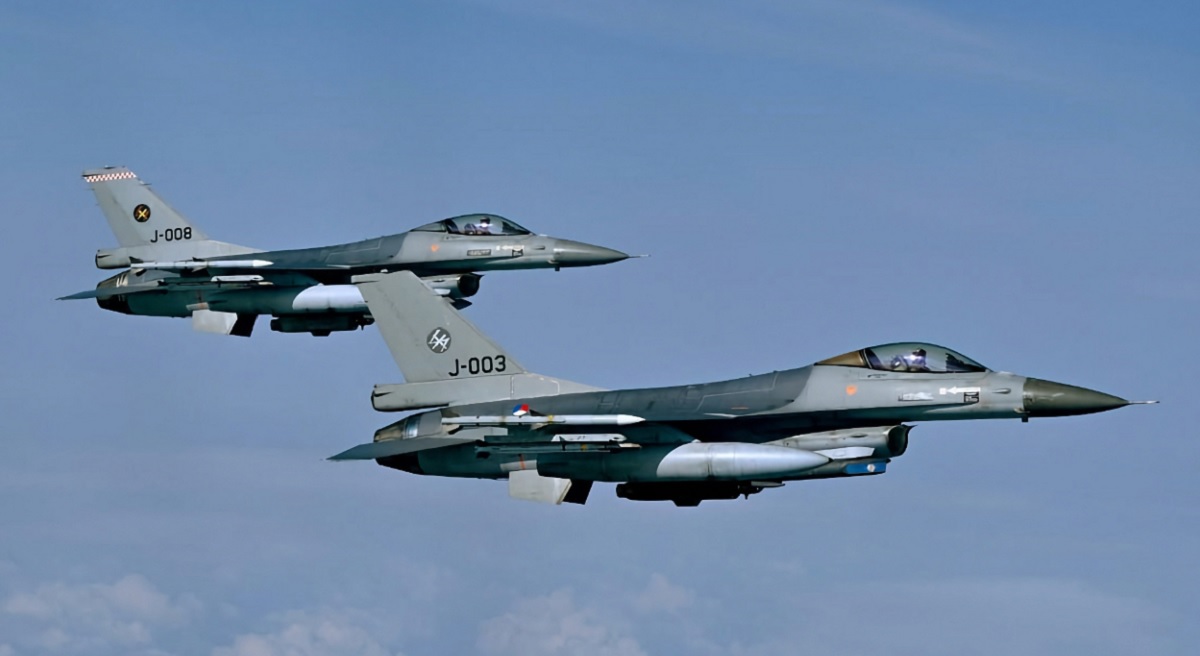 Niederlande übergeben erstes Los von F-16 Fighting Falcon Kampfflugzeugen an die Ukraine Niederlande übergeben erstes Los von F-16 Fighting Falcon Kampfflugzeugen an die Ukraine