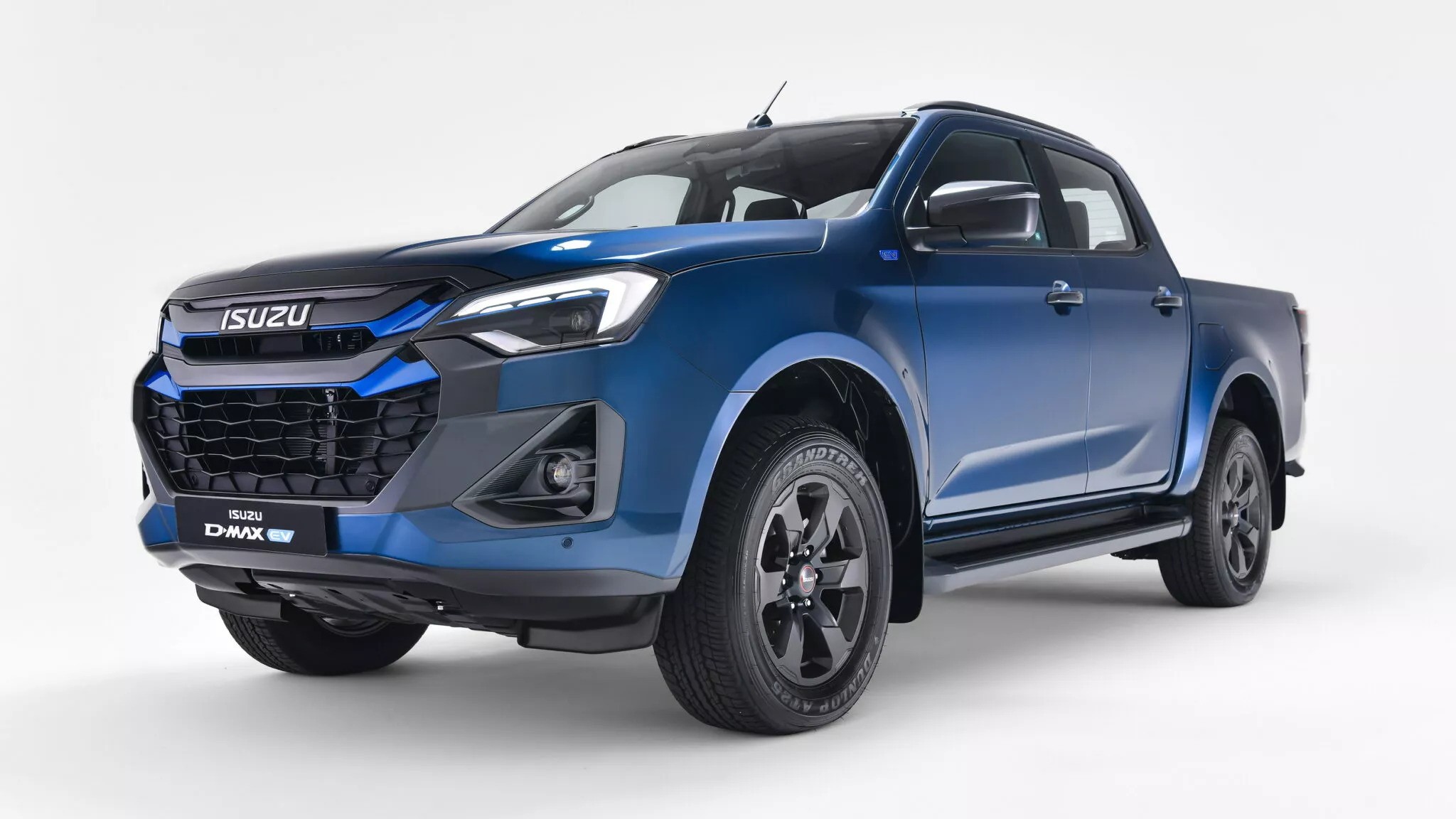 Bild des Isuzu D-Max EV in Norwegian Blue mit schwarzen Akzenten
