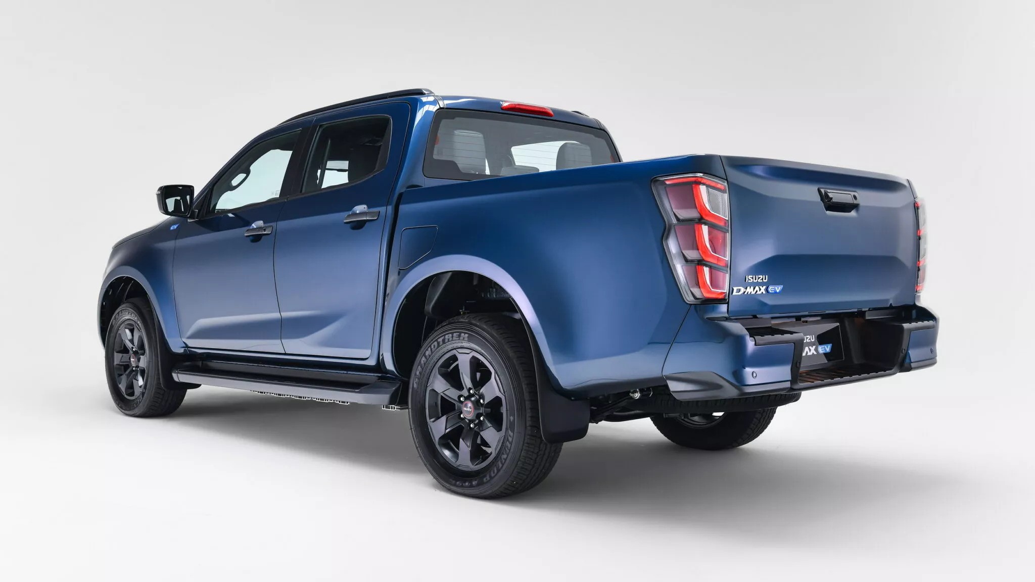 Bild des Isuzu D-Max EV vor landschaftlicher Kulisse