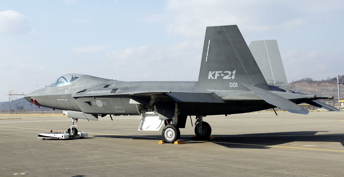 VAE beteiligen sich offiziell am KF-21-Kampfflugzeug-Entwicklungsprogramm und investieren 30 Milliarden Dollar in die koreanische Atomkraft und Verteidigung VAE beteiligen sich offiziell am KF-21-Kampfflugzeug-Entwicklungsprogramm und investieren 30 Milliarden Dollar in die koreanische Atomkraft und Verteidigung