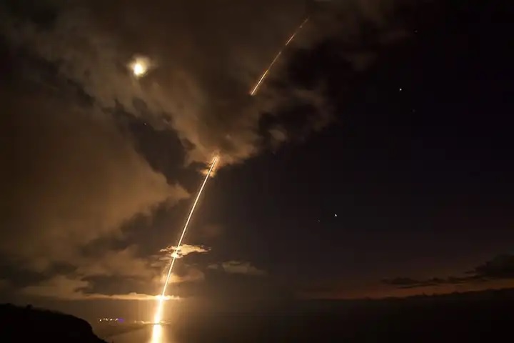 Eine ballistische Mittelstreckenrakete, die 2017 von Hawaii aus gestartet wurde. Illustration: Raketenabwehrbehörde