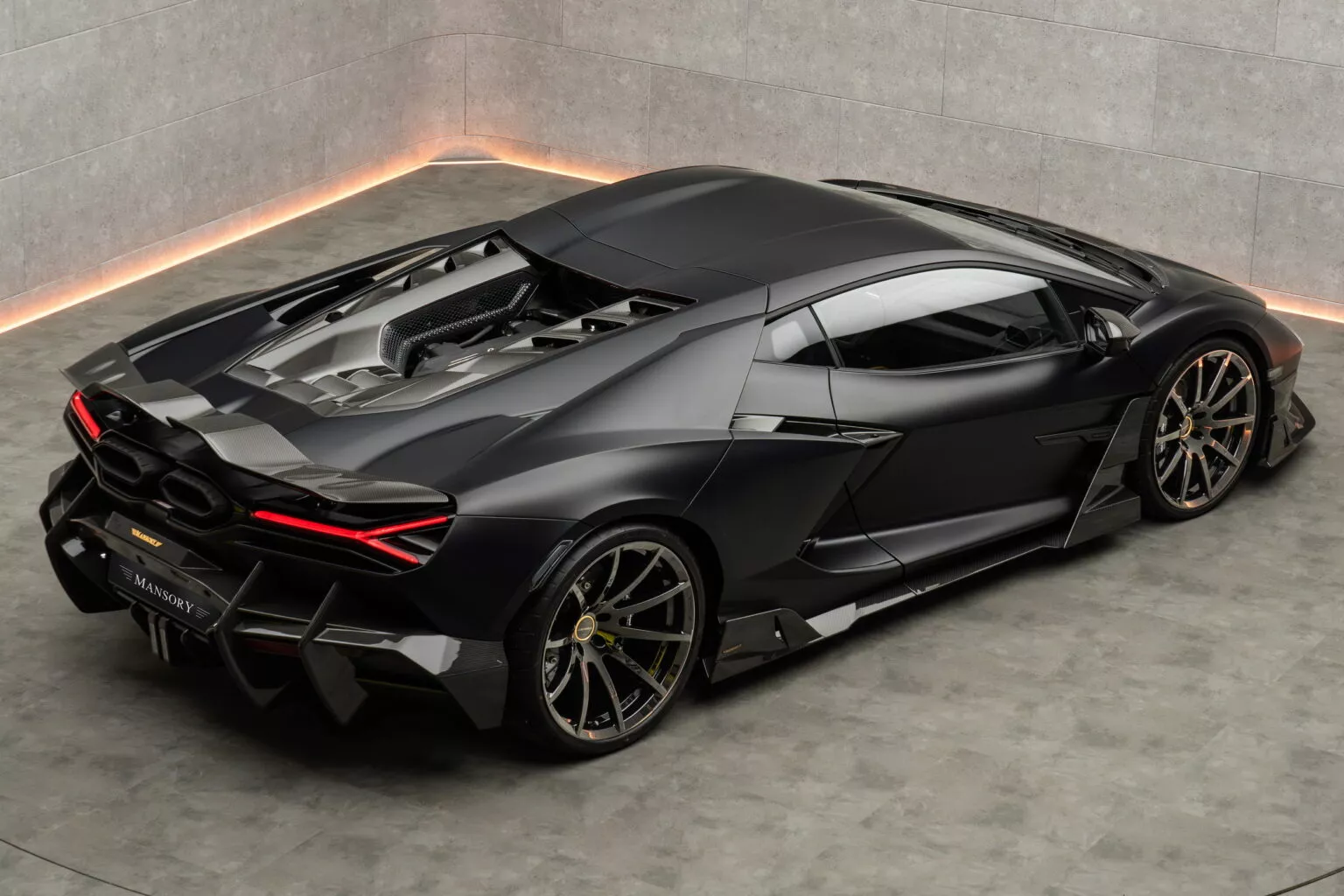 Aggressiver Frontsplitter für den Lamborghini Revuelto von Mansory Aggressiver Frontsplitter für den Lamborghini Revuelto von Mansory