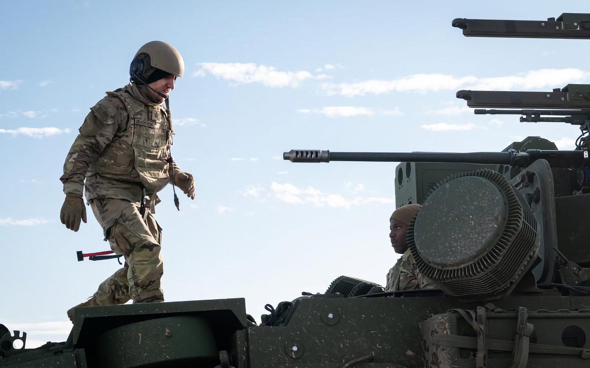 Die USA testeten erstmals das Luftabwehrsystem M-SHORAD mit dem FIM-92 Stinger-Werfer und AGM-114L Longbow Hellfire-Raketen Die USA testeten erstmals das Luftabwehrsystem M-SHORAD mit dem FIM-92 Stinger-Werfer und AGM-114L Longbow Hellfire-Raketen