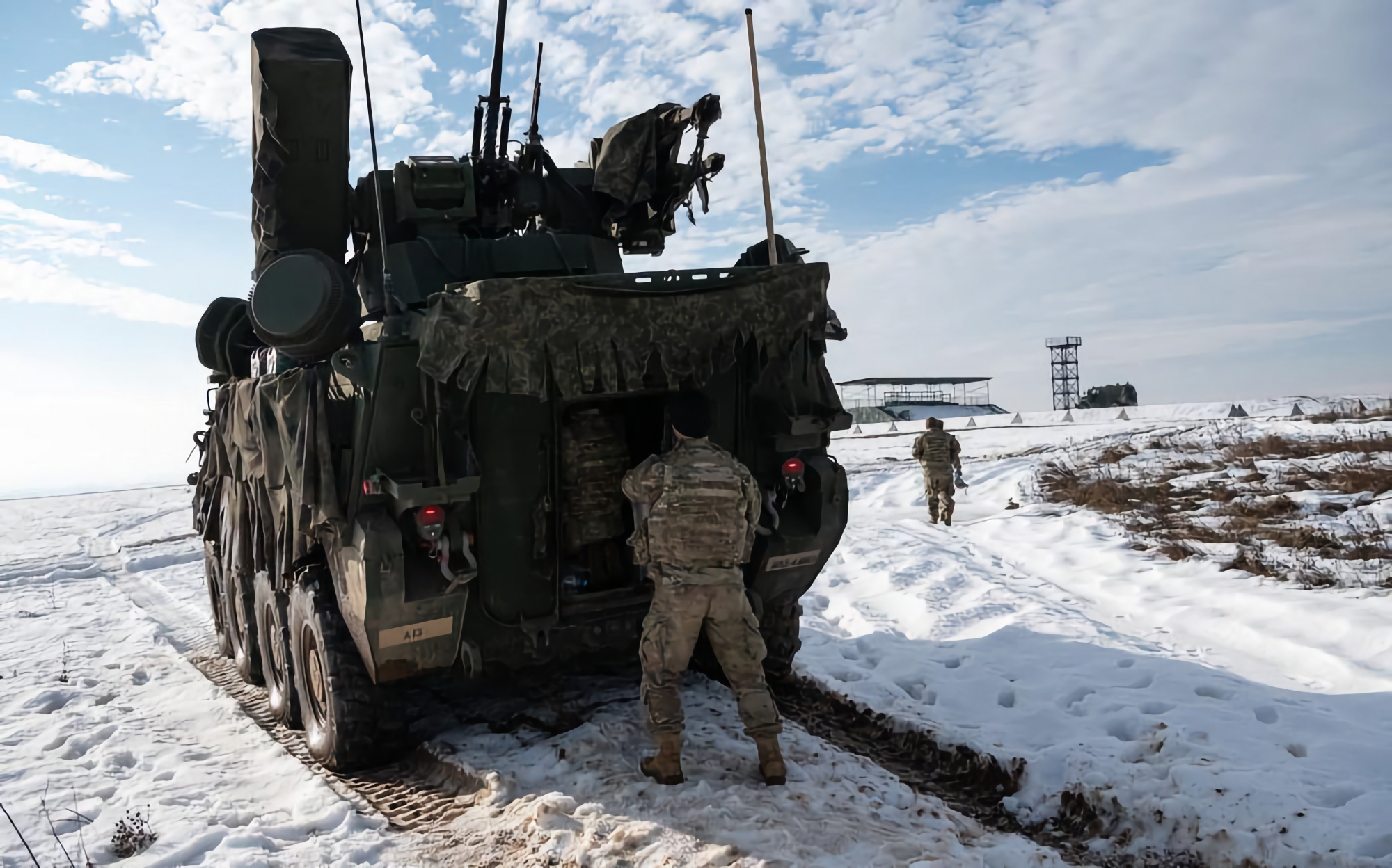 Die USA testeten erstmals das Luftabwehrsystem M-SHORAD mit dem FIM-92 Stinger-Werfer und AGM-114L Longbow Hellfire-Raketen-2 Die USA testeten erstmals das Luftabwehrsystem M-SHORAD mit dem FIM-92 Stinger-Werfer und AGM-114L Longbow Hellfire-Raketen-2