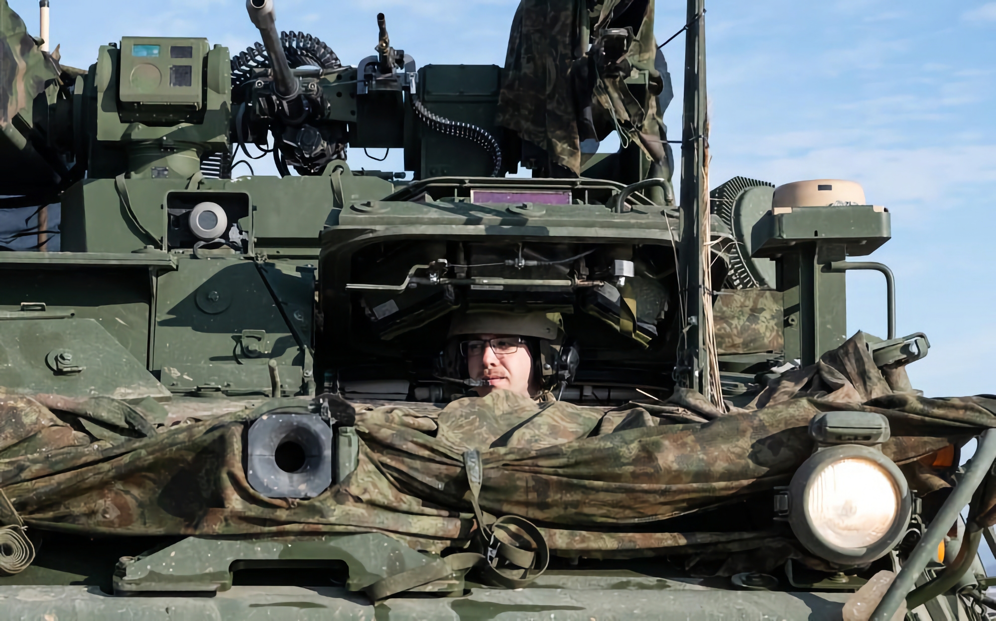 Die USA testeten erstmals das Luftabwehrsystem M-SHORAD mit dem FIM-92 Stinger-Werfer und AGM-114L Longbow Hellfire-Raketen-3 Die USA testeten erstmals das Luftabwehrsystem M-SHORAD mit dem FIM-92 Stinger-Werfer und AGM-114L Longbow Hellfire-Raketen-3