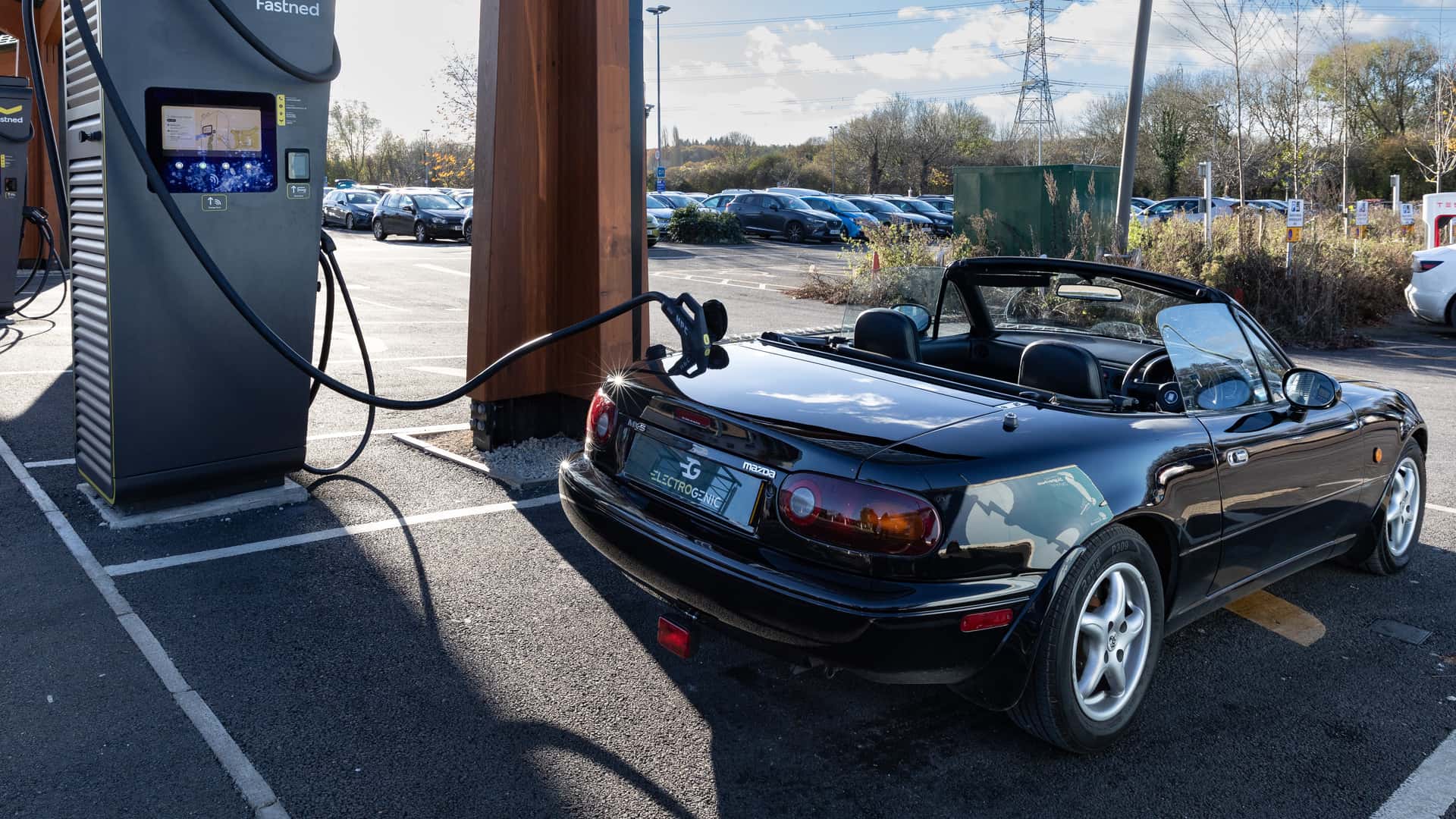 Elektrifizierter Mazda MX-5 NA - Ansicht 2
