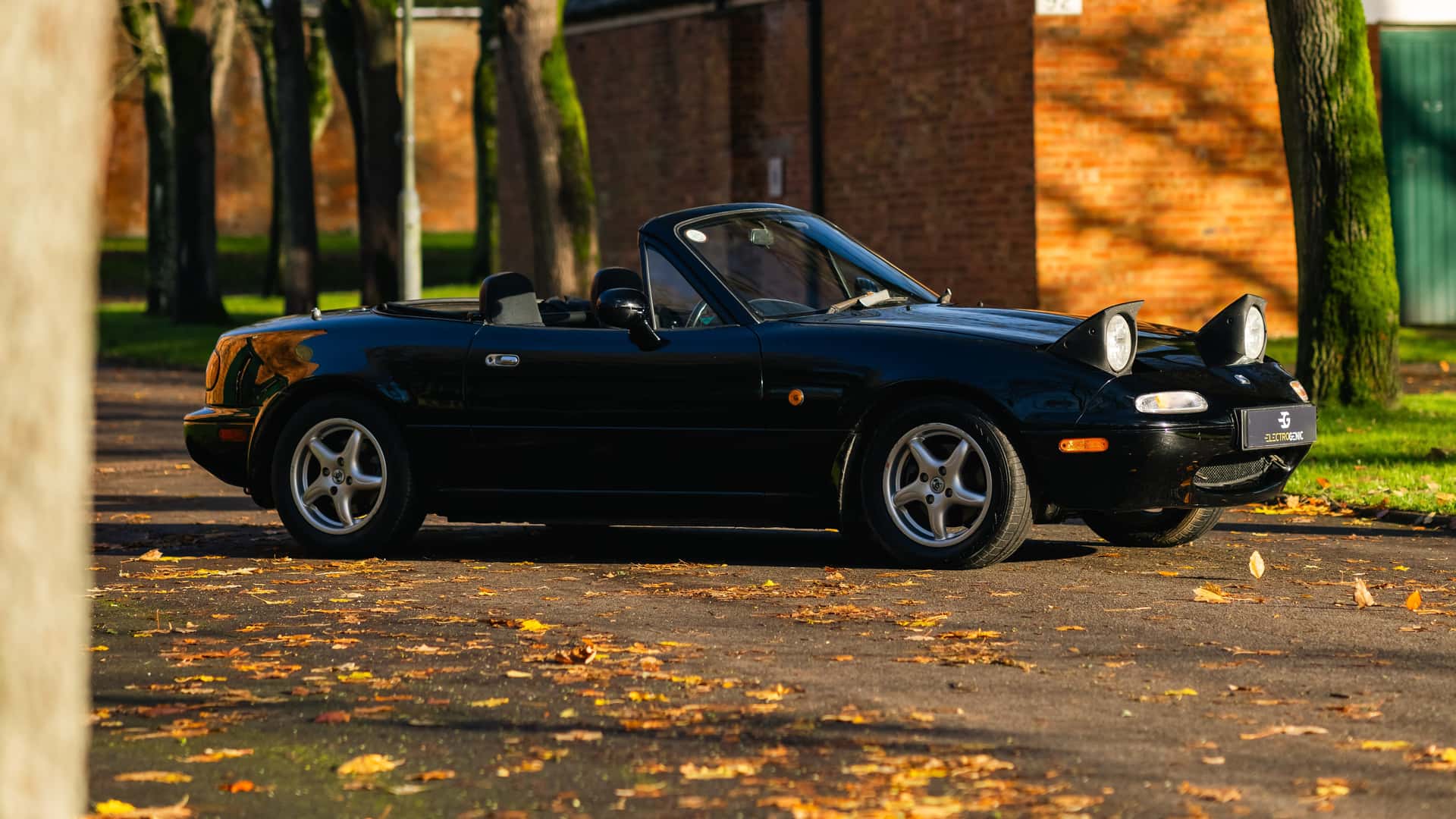 Elektrifizierter Mazda MX-5 NA - Ansicht 4