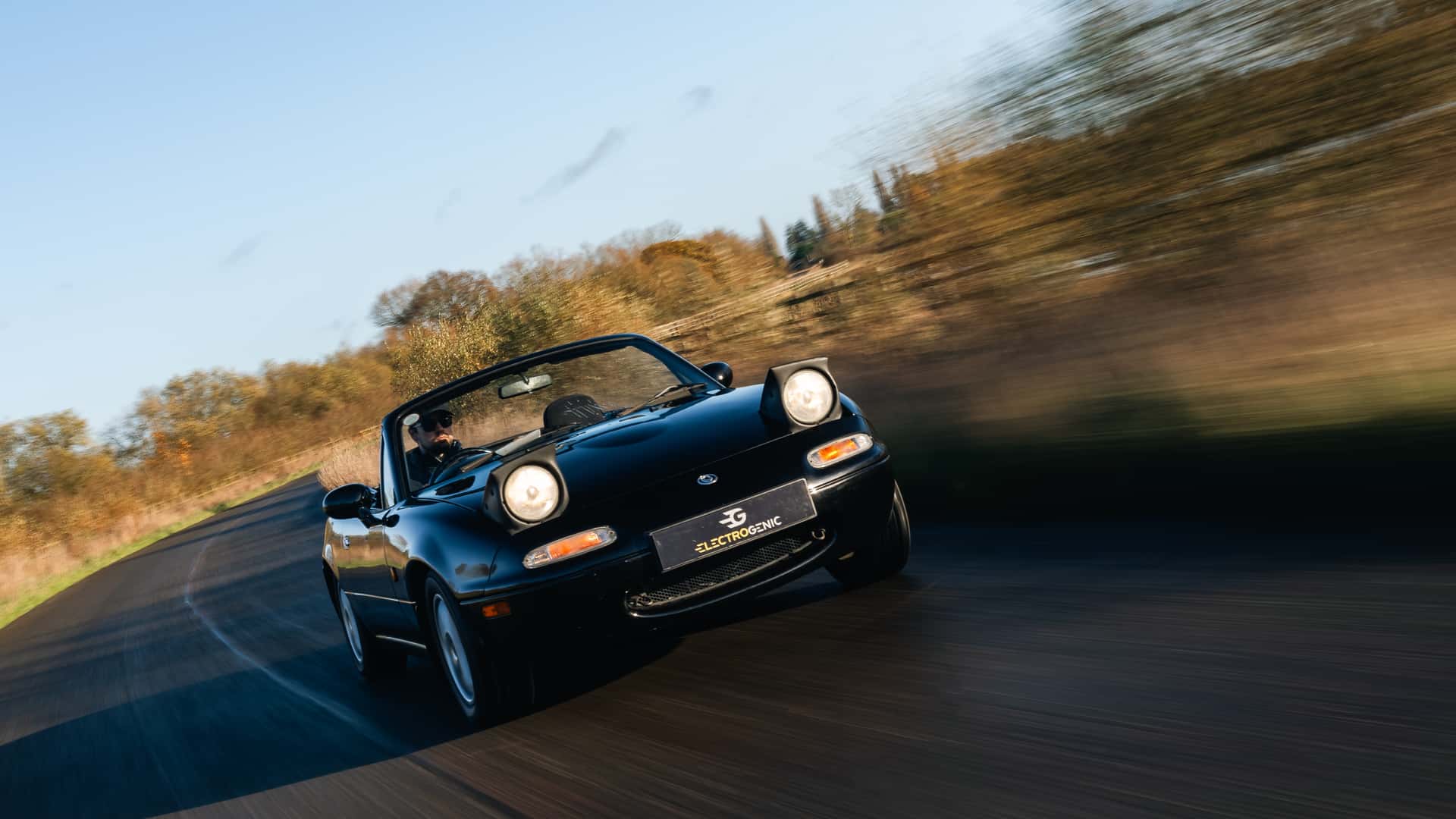 Elektrifizierter Mazda MX-5 NA - Gesamtansicht
