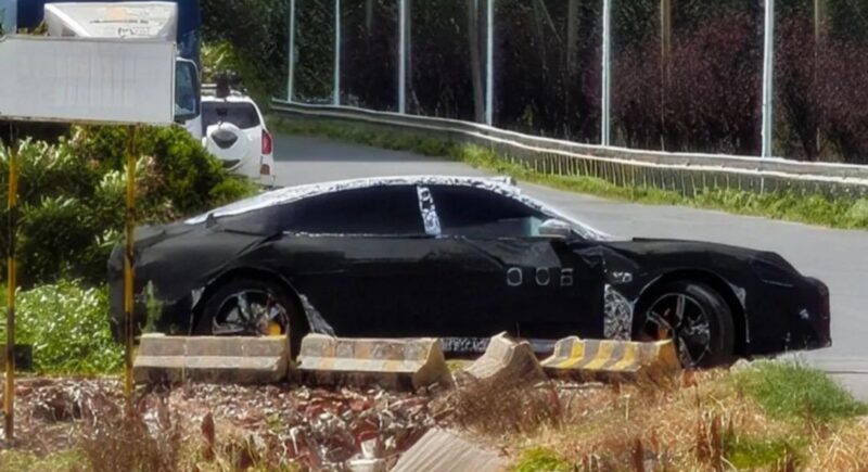 Allgemeine Ansicht der Xiaomi SU7 L verlängerten Limousine