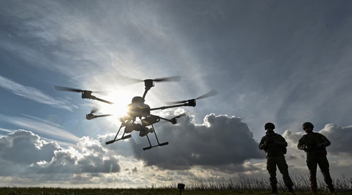 Ukrainisches Militär setzt Vampire-Drohne ein, um Aufklärungsroboter zu Kampfstellungen zu bringen (Video) Ukrainisches Militär setzt Vampire-Drohne ein, um Aufklärungsroboter zu Kampfstellungen zu bringen (Video)