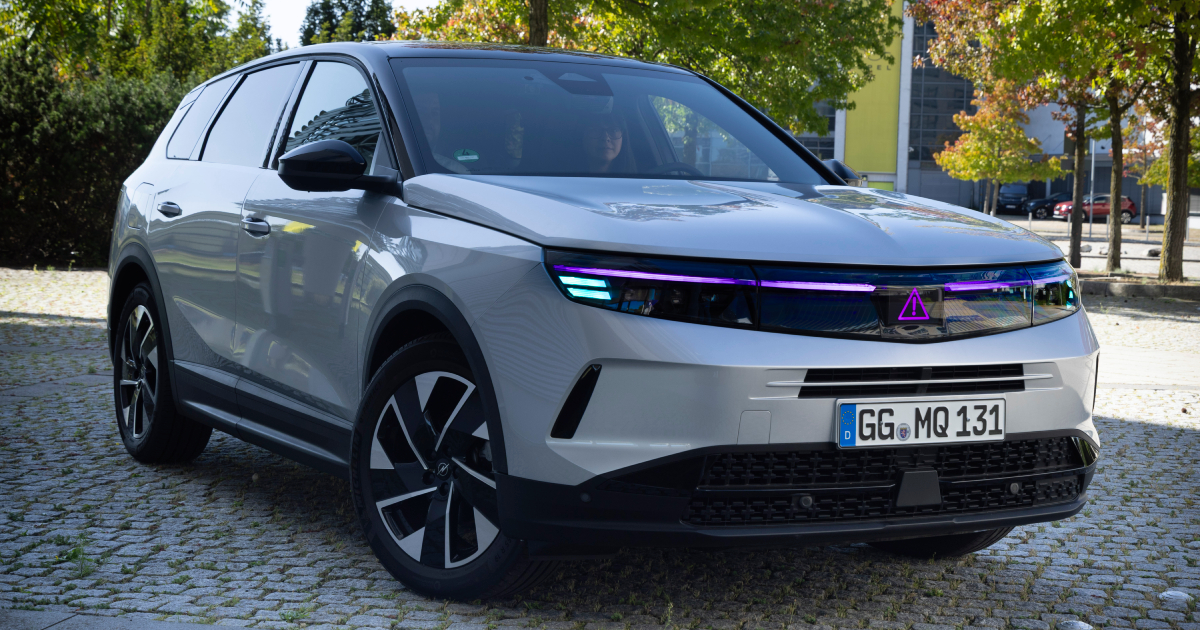 Konzept Opel Grandland beim Symposium zur Automobilbeleuchtung