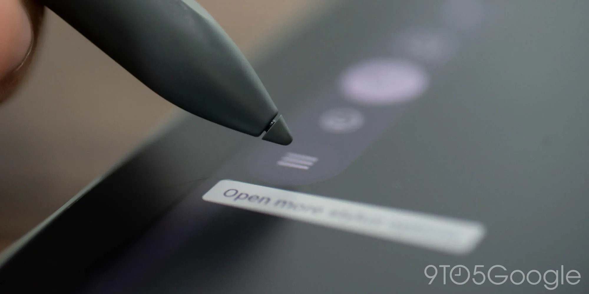 Google Pixel Tablet Pen in Aktion