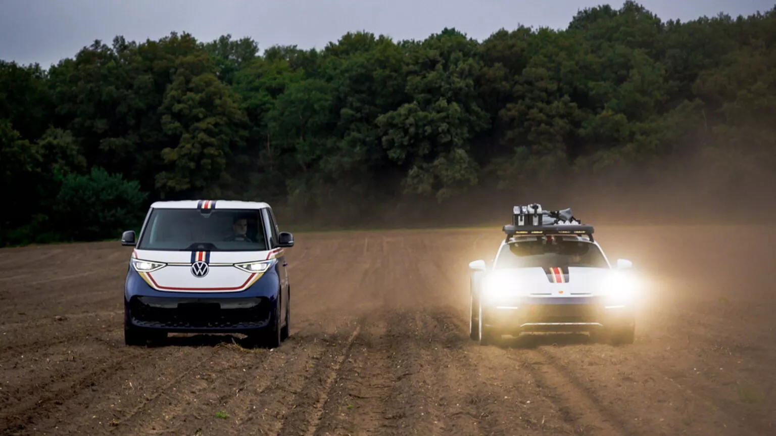Porsche 911 Dakar mit VW ID Transporter. Buzz Porsche 911 Dakar mit VW ID Transporter. Buzz