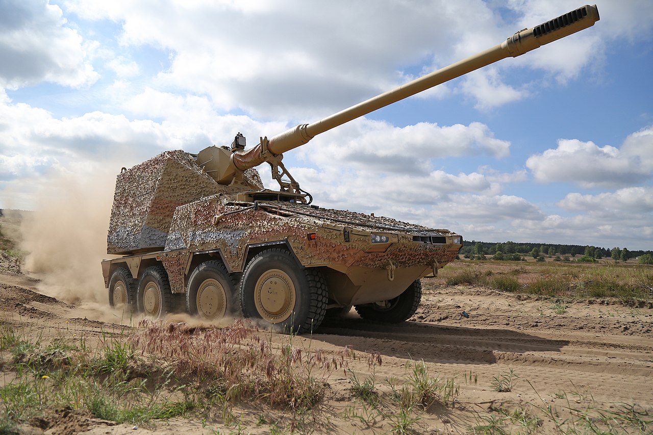 Deutsche 155-mm-Radselbstfahrlafette auf dem Fahrgestell des Schützenpanzers Boxer