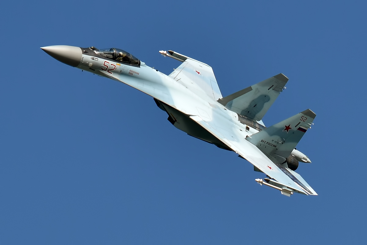Russisches Verteidigungsministerium beschwert sich über US-Drohne MQ-9 Reaper, die versucht, dem Kampfjet Su-35 der vierten Generation gefährlich nahe zu kommen Russisches Verteidigungsministerium beschwert sich über US-Drohne MQ-9 Reaper, die versucht, dem Kampfjet Su-35 der vierten Generation gefährlich nahe zu kommen