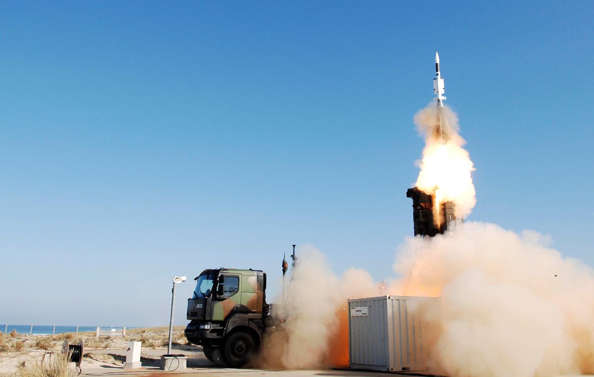 Abschuss einer Aster 30-Rakete von einem SAMP/T-Kampffahrzeug aus. Illustration: MBDA Abschuss einer Aster 30-Rakete von einem SAMP/T-Kampffahrzeug aus. Illustration: MBDA
