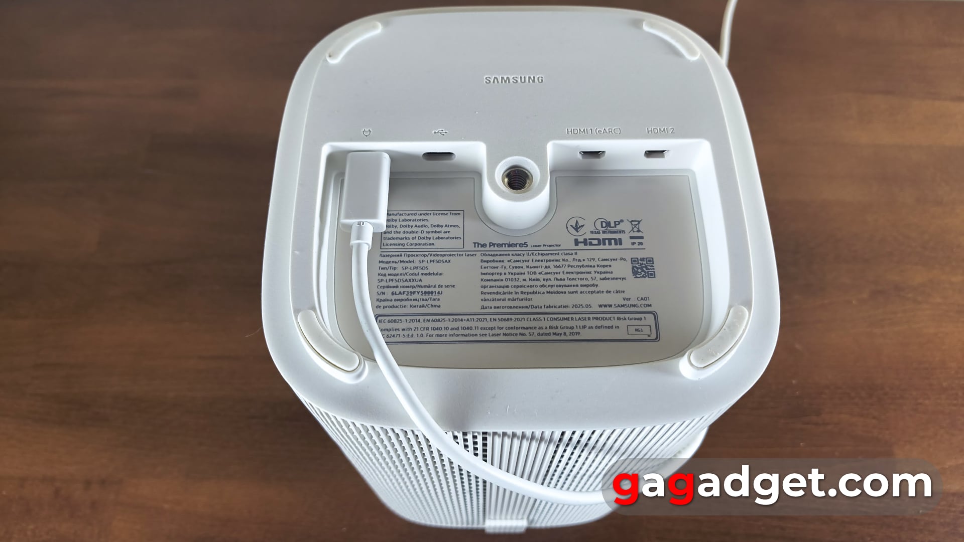 Jetzt ist Ihr Schreibtisch berührungsempfindlich: Test des interaktiven Laserprojektors Samsung The Premiere 5-9 Jetzt ist Ihr Schreibtisch berührungsempfindlich: Test des interaktiven Laserprojektors Samsung The Premiere 5-9