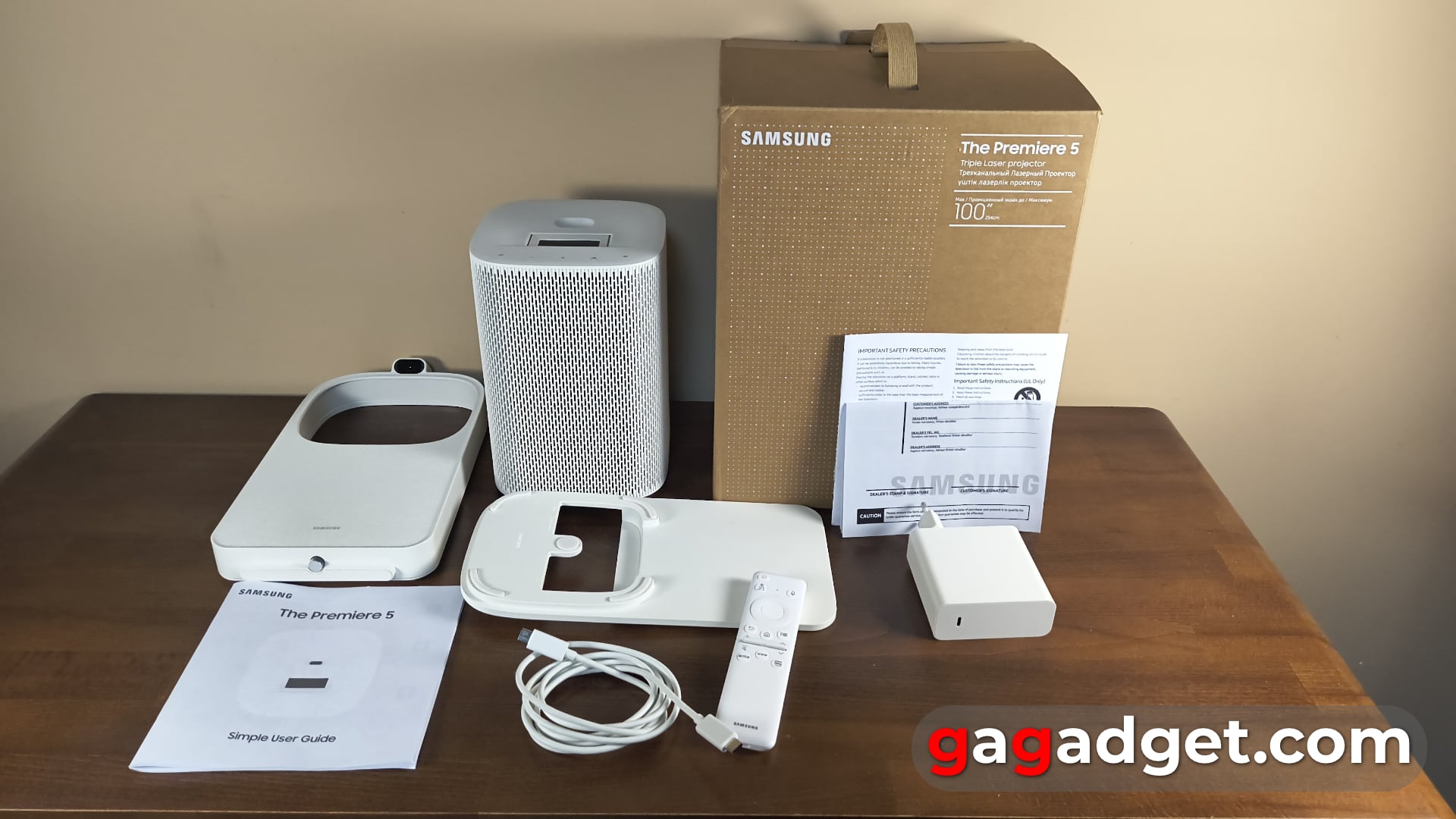 Jetzt ist Ihr Schreibtisch berührungsempfindlich: Test des interaktiven Laserprojektors Samsung The Premiere 5-2 Jetzt ist Ihr Schreibtisch berührungsempfindlich: Test des interaktiven Laserprojektors Samsung The Premiere 5-2
