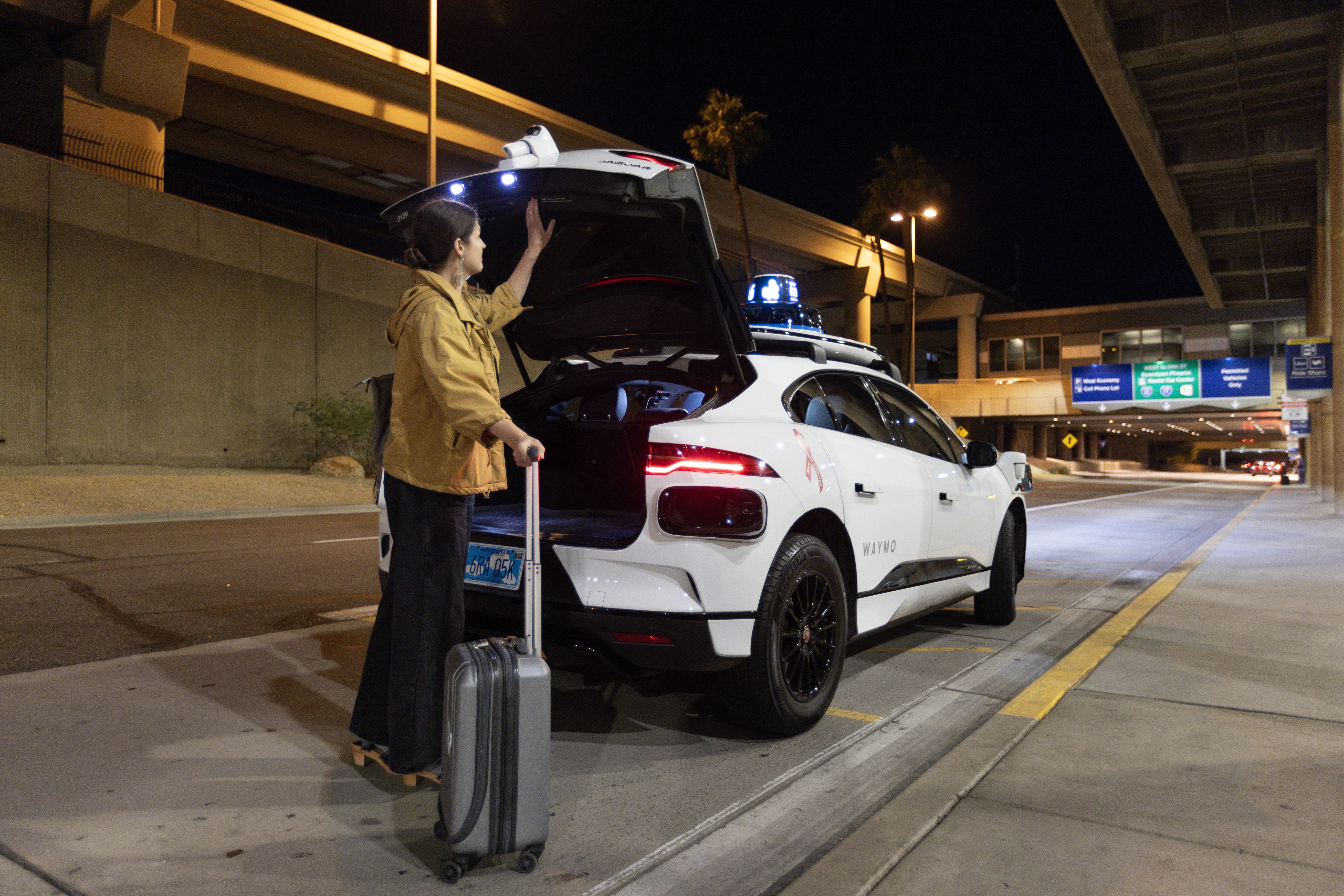 Waymo startet Robotertaxi-Service am Flughafen Phoenix