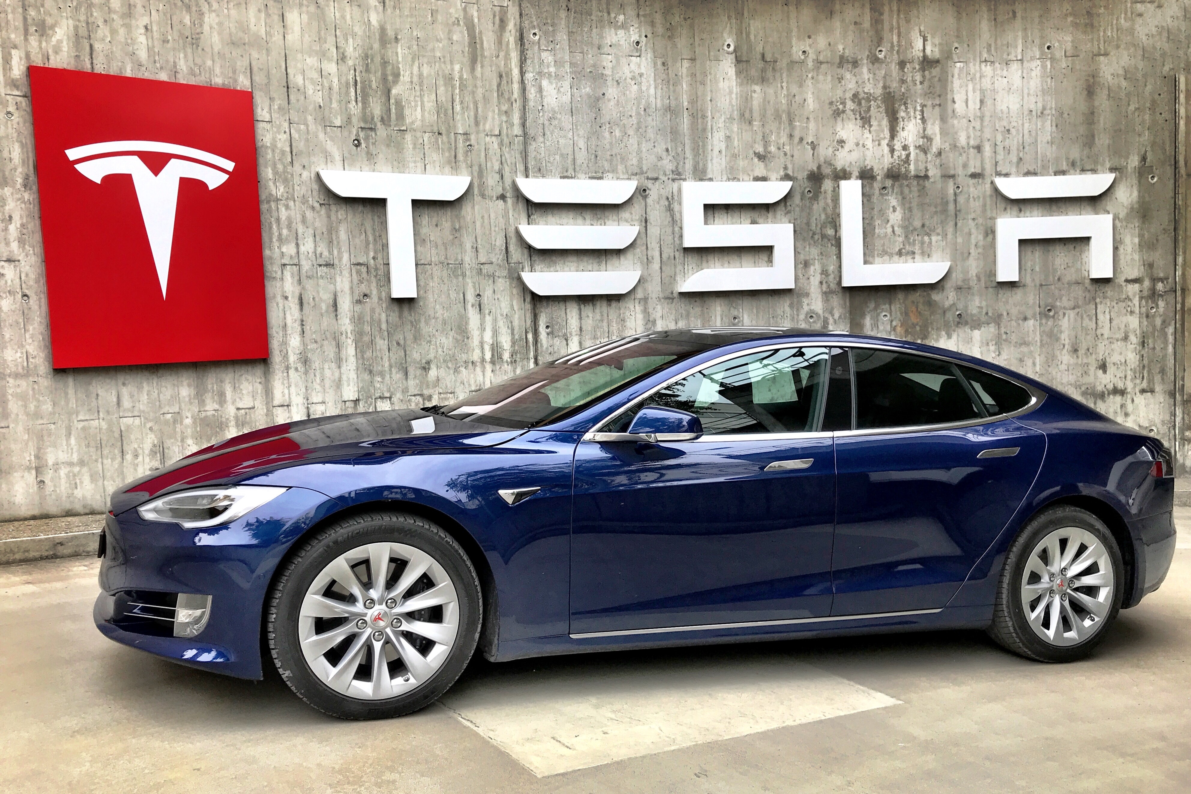 Tesla ruft mehr als 1,6 Millionen Autos in China wegen Problemen mit Autopilot und Schloss zurück
