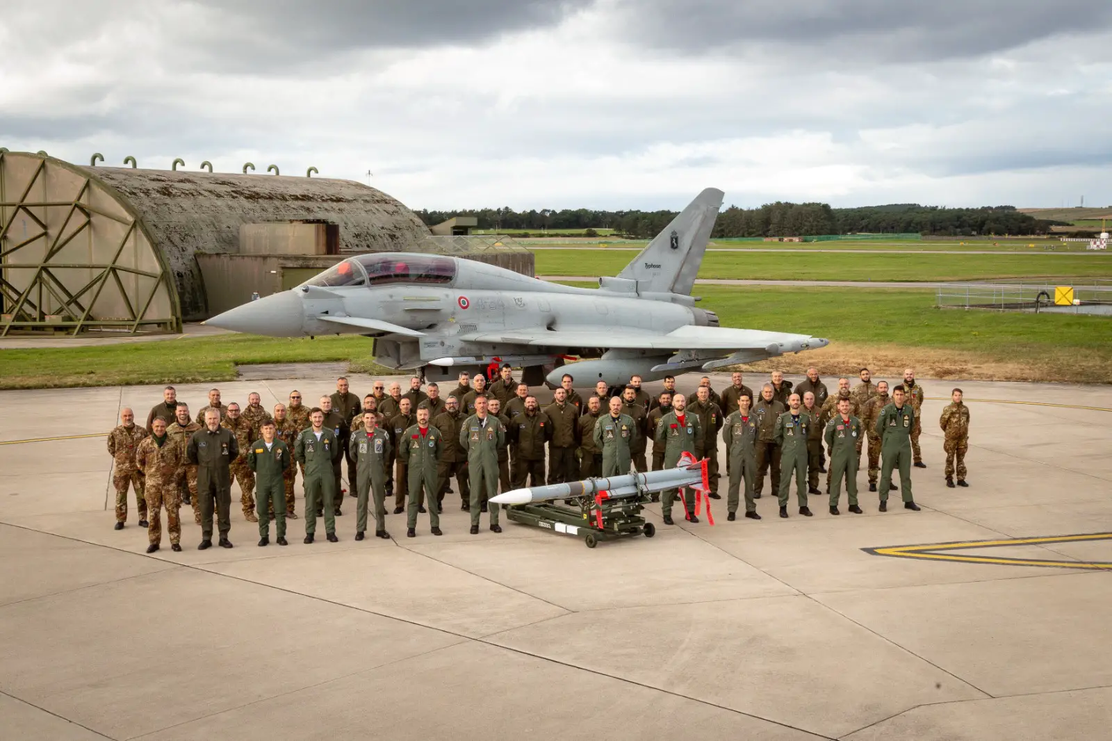 Italienische Eurofighter Typhoon-Kampfflugzeuge haben die ersten Starts von Meteor BVRAAM-Mittelstreckenraketen durchgeführt Italienische Eurofighter Typhoon-Kampfflugzeuge haben die ersten Starts von Meteor BVRAAM-Mittelstreckenraketen durchgeführt