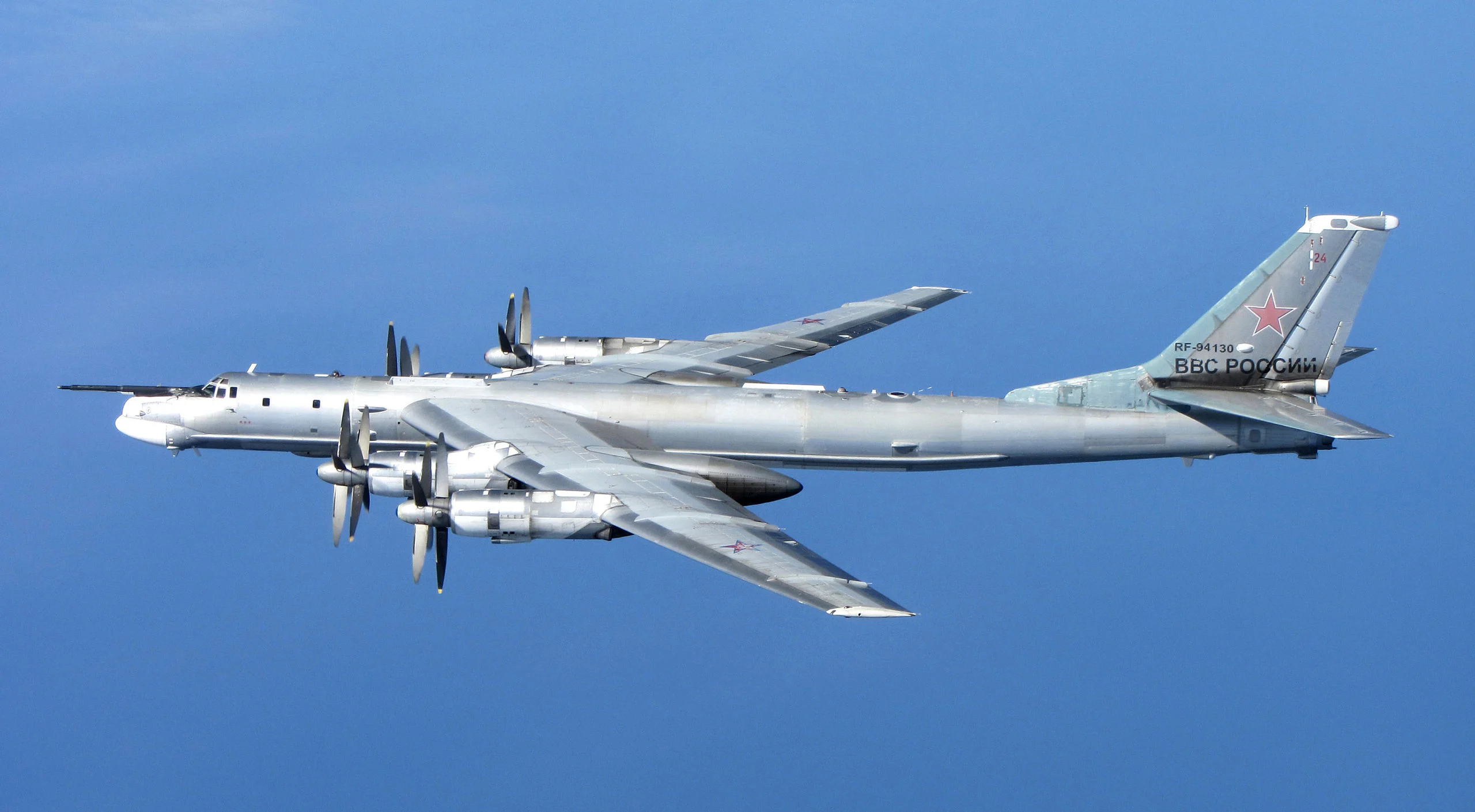 Tu-95 Bear H bereitet sich auf den Abfang vor Tu-95 Bär H