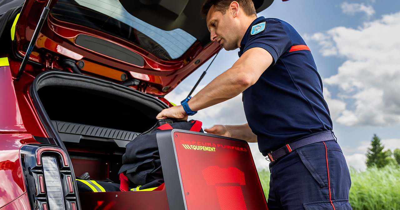 Elektrofahrzeugdach mit Ausrüstung Elektrofahrzeugdach mit Ausrüstung