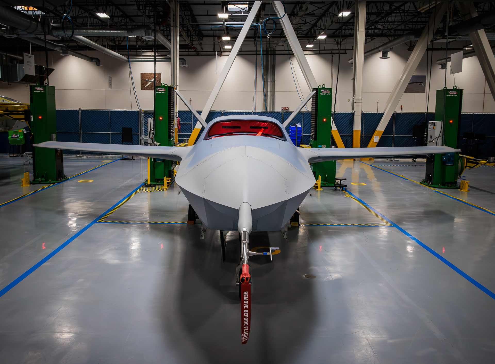 Prototyp des unbemannten Kampfjets YFQ-42A. Illustration: David Allvin